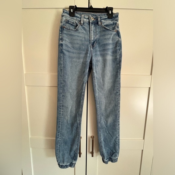 American Eagle Mom Jogger Denim Size 00 Short Light Wash - Picture 1 of 5